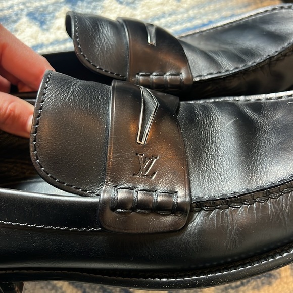 Louis Vuitton - Picture 8 of 9